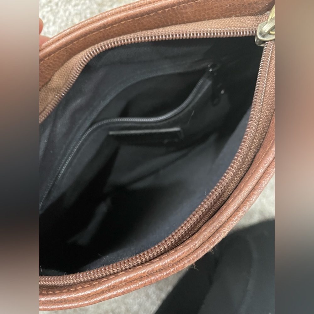 Liz Claiborne Tan Leather Tote - Picture 4 of 13